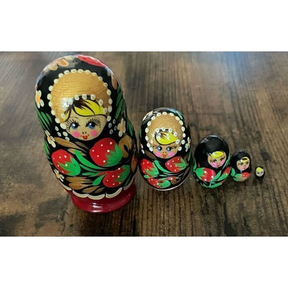 Vintage Matryoshka Nesting Dolls Wooden Babushka 5 Dolls Set/ Made in USSR - Picture 1 of 8